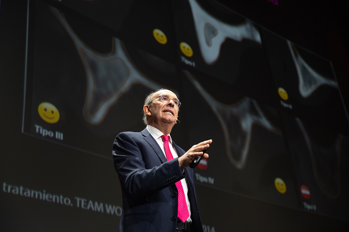 Eduardo Anitua dando una conferencia en el BTI Day